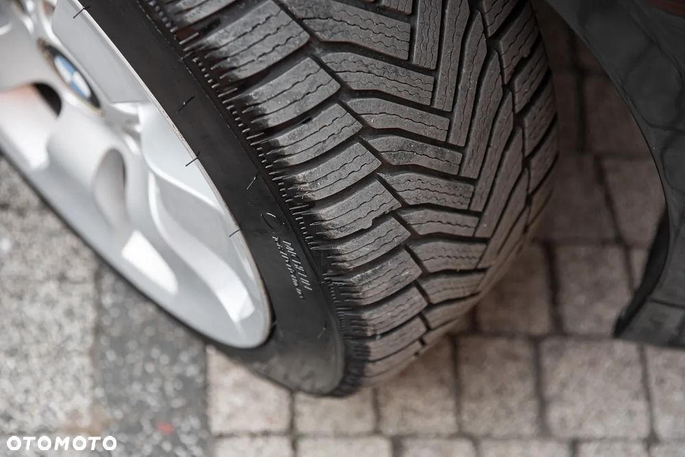 BMW Seria 3 330i - 30