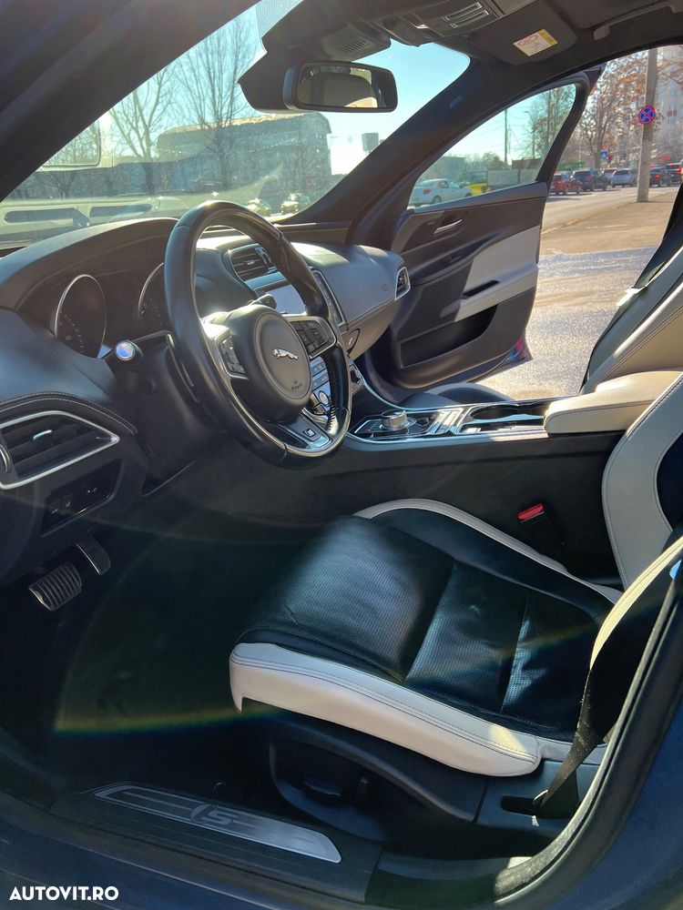 Jaguar XE - 9