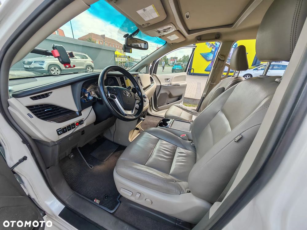 Toyota Sienna 3.5 V6 - 12