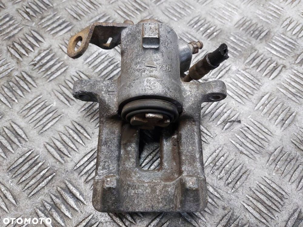 ZACISK HAMULCOWY LEWY TYŁ GOLF IV GOLF IV BORA I OCTAVIA I A3 8L LEON I - 3