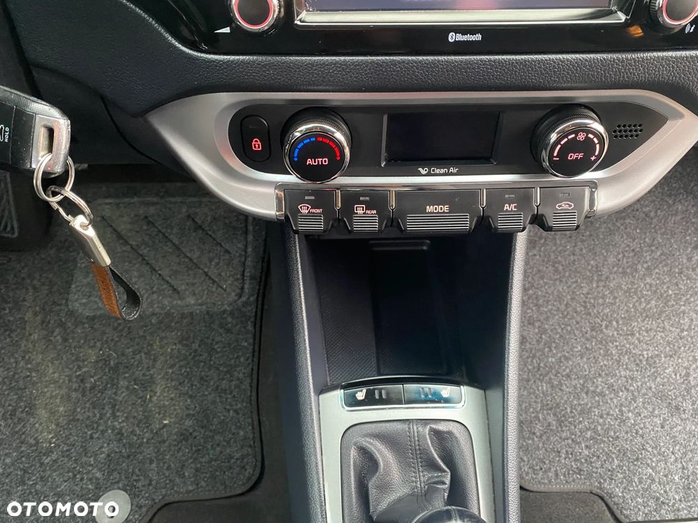 Kia Rio - 22