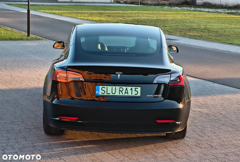 Tesla Model 3 - 8