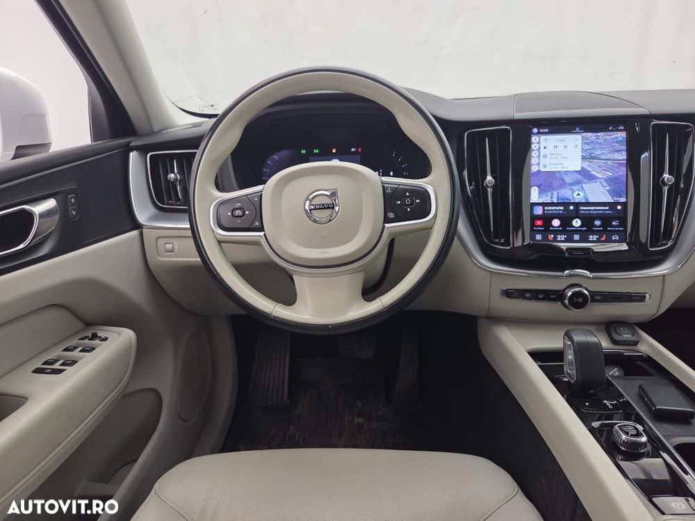 Volvo XC 60 B4 MHEV AT8 AWD Momentum Pro - 8
