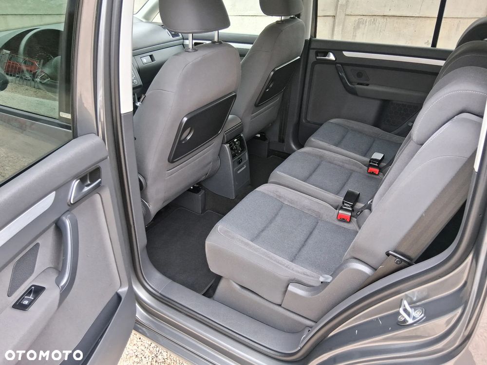 Volkswagen Touran 2.0 TDI DPF BlueMotion Technology STYLE - 10