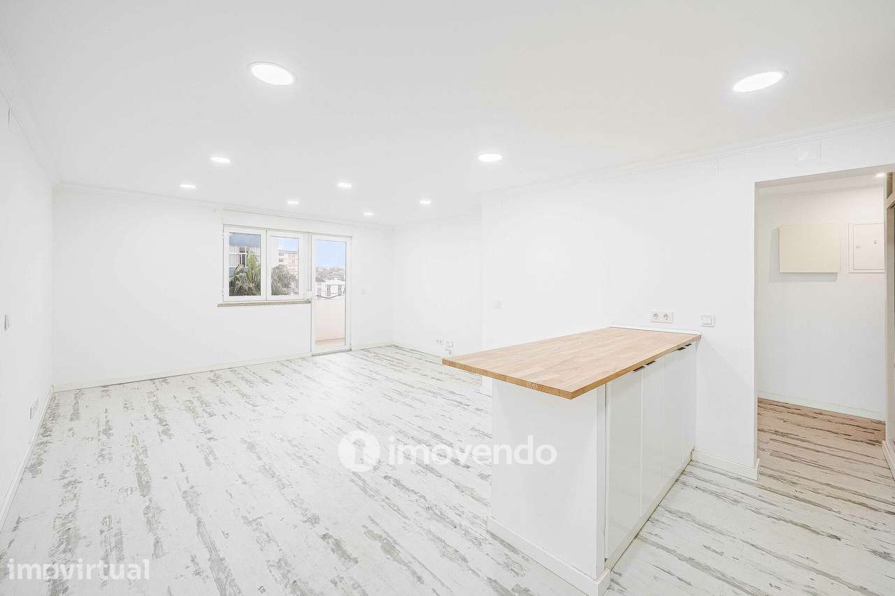 Apartamento T1 totalmente renovado, com varanda, na Sobreda - Grande imagem: 2/32
