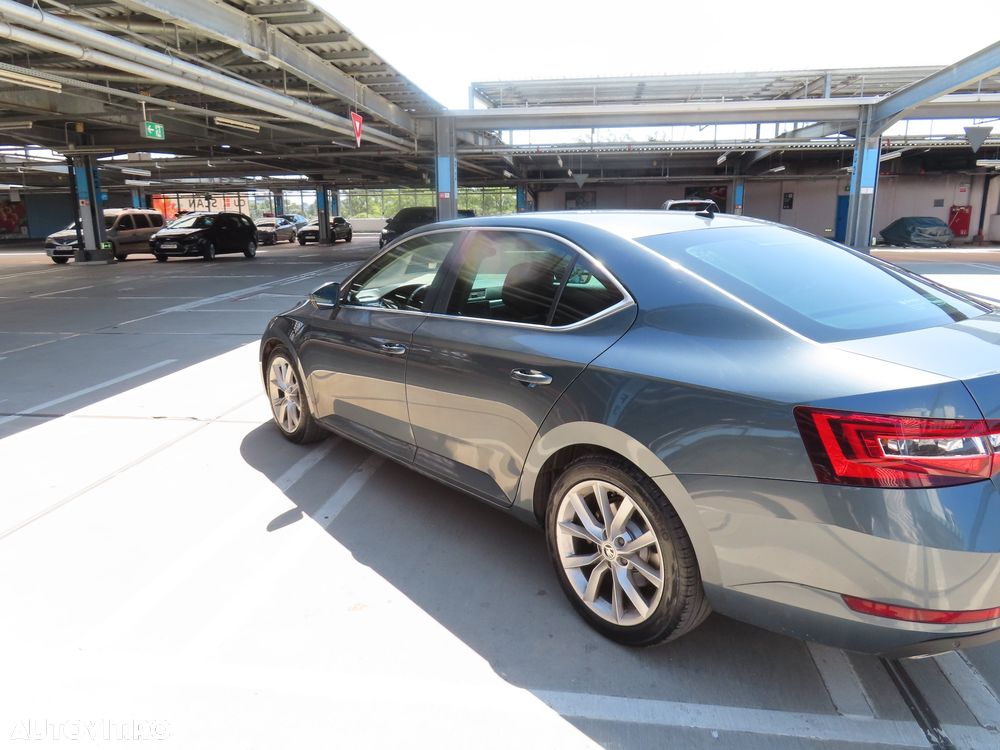 Skoda Superb 2.0 TDI 4X4 DSG Style - 3