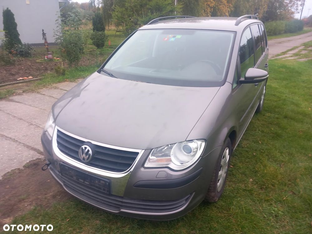 Volkswagen Touran 2010 photo 2