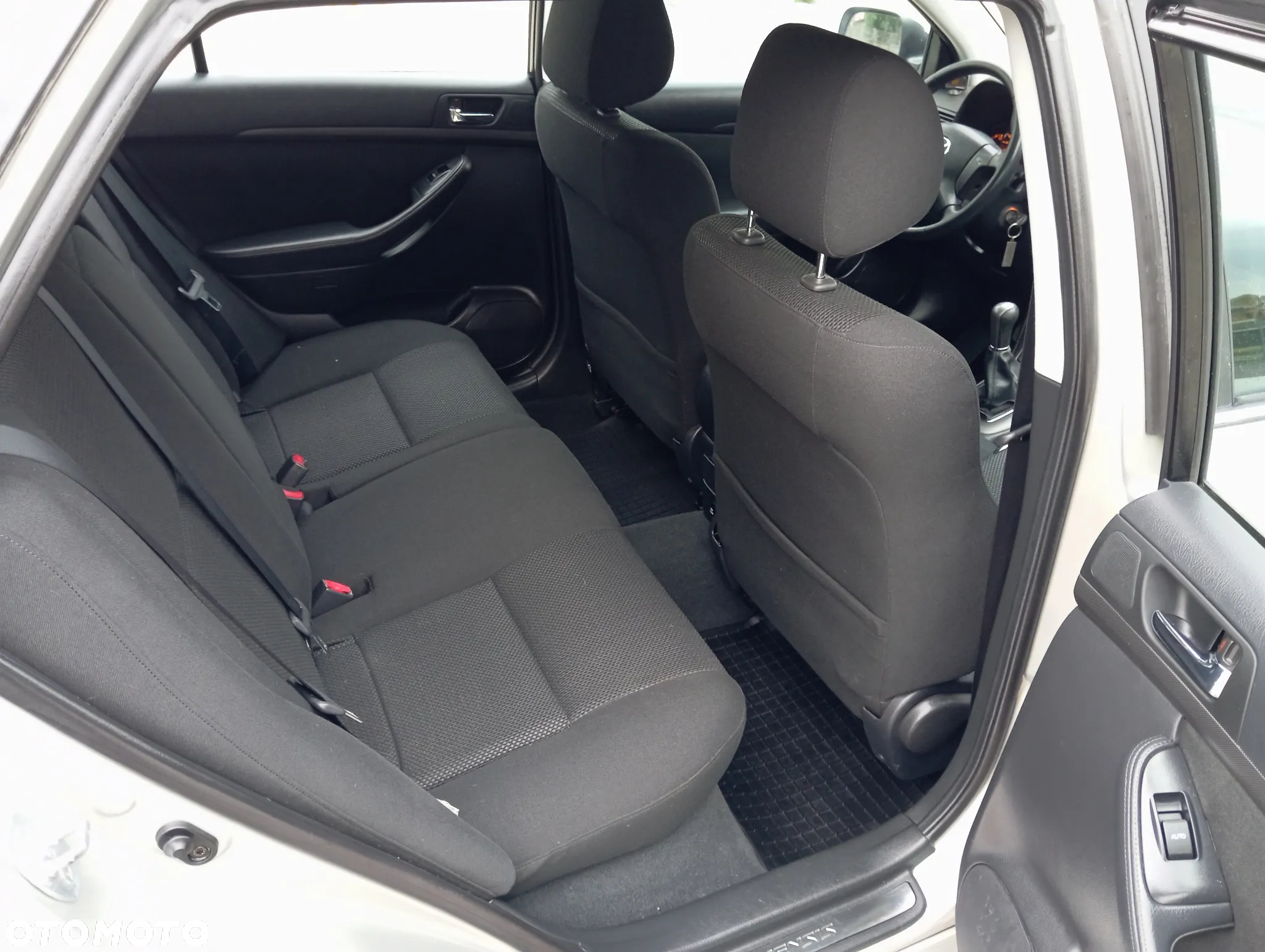 Toyota Avensis - 13