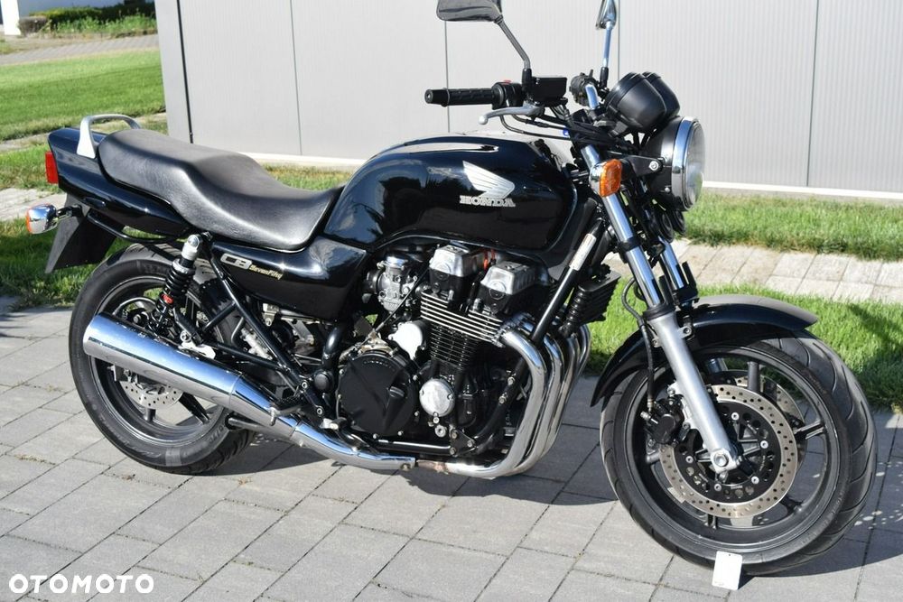 Honda CB - 1