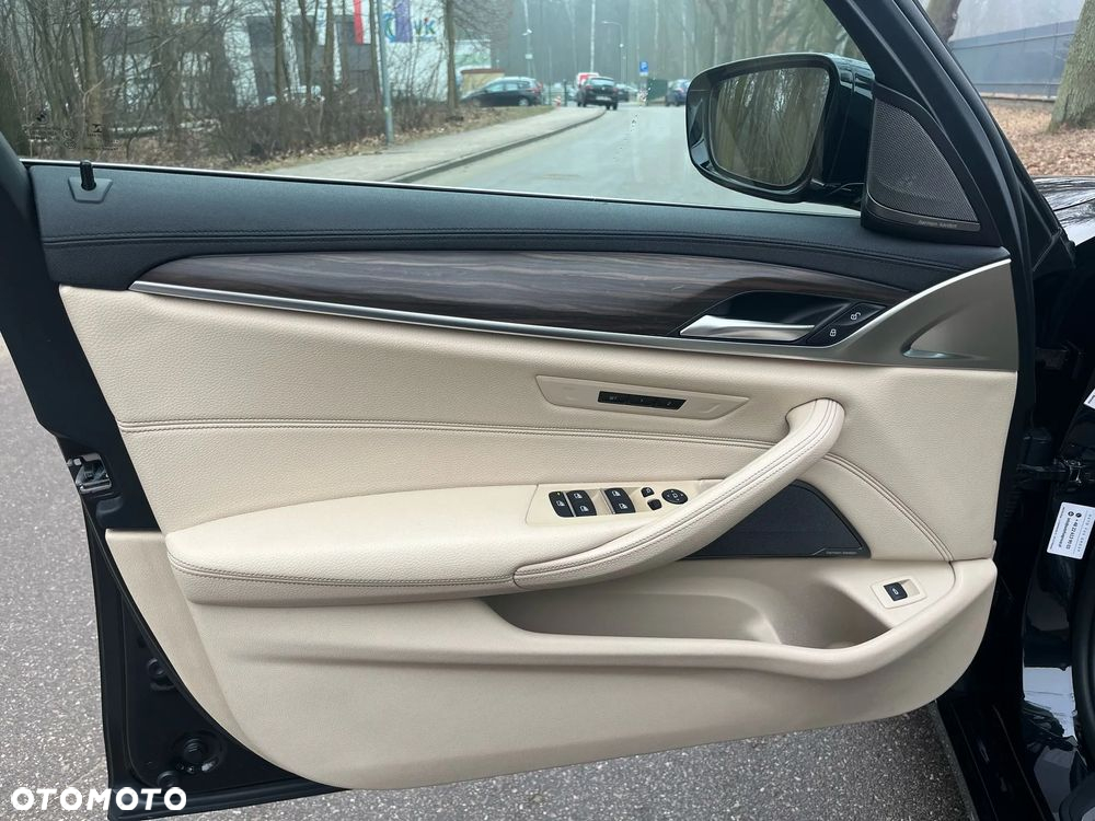 BMW Seria 5 530d Luxury Line - 25