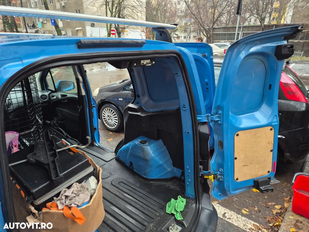 Ford Transit Courier - 9