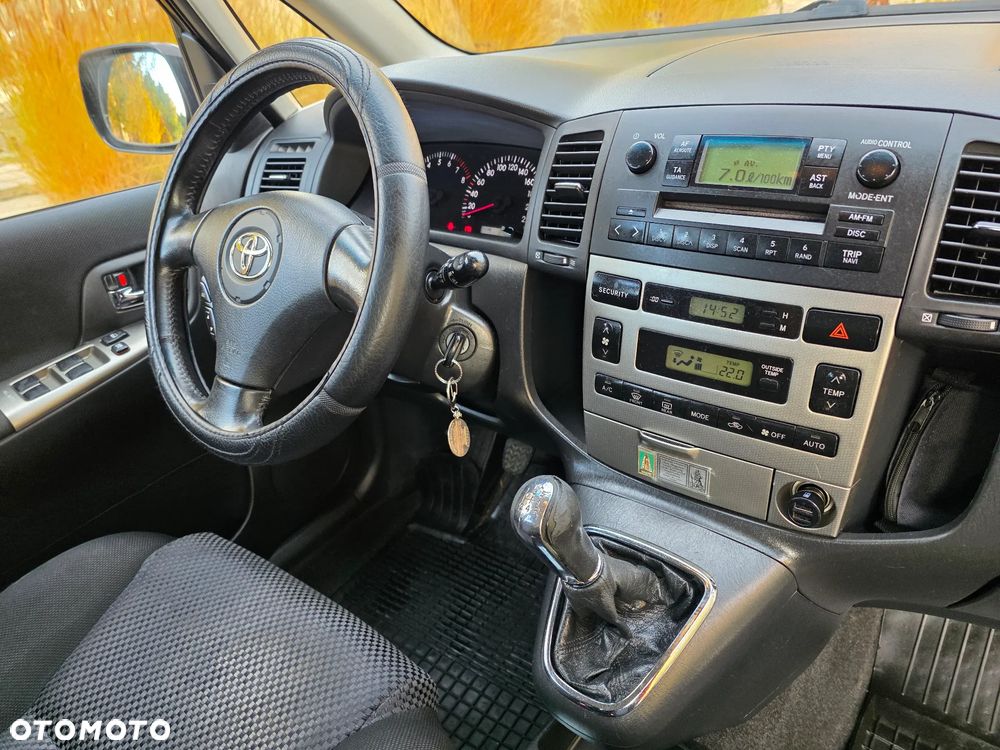 Toyota Corolla Verso - 6