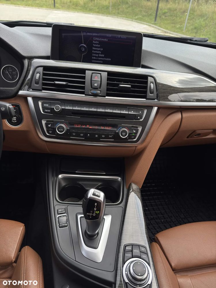BMW Seria 3 328i xDrive Sport-Aut Luxury Line - 17