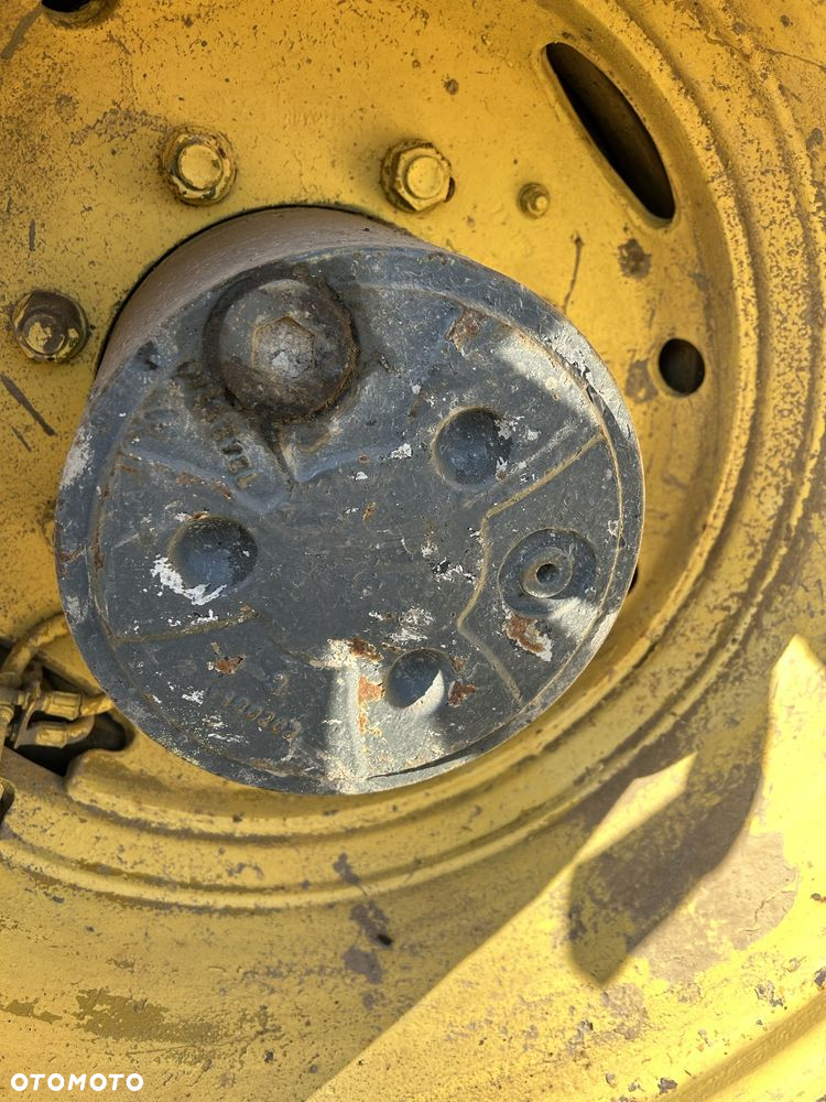 Zwolnica ZF kapelusz 8 otworów do koparki Volvo EW140 - 2