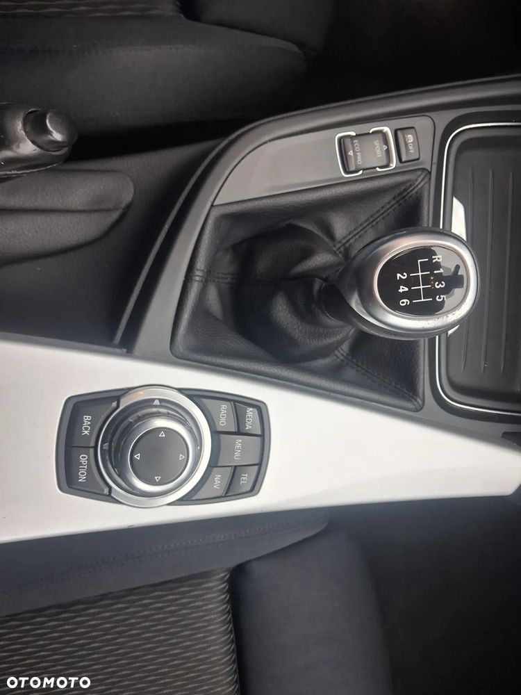 BMW Seria 3 318d Sport Line - 24