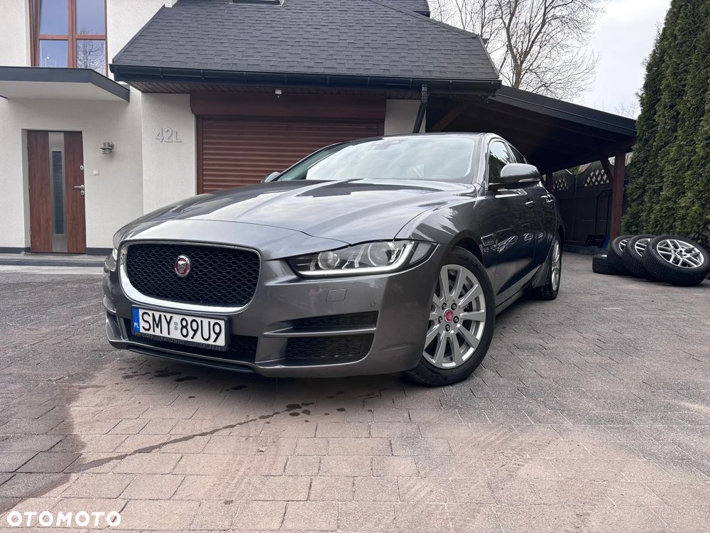 Jaguar XE 2.0 D Portfolio - 23