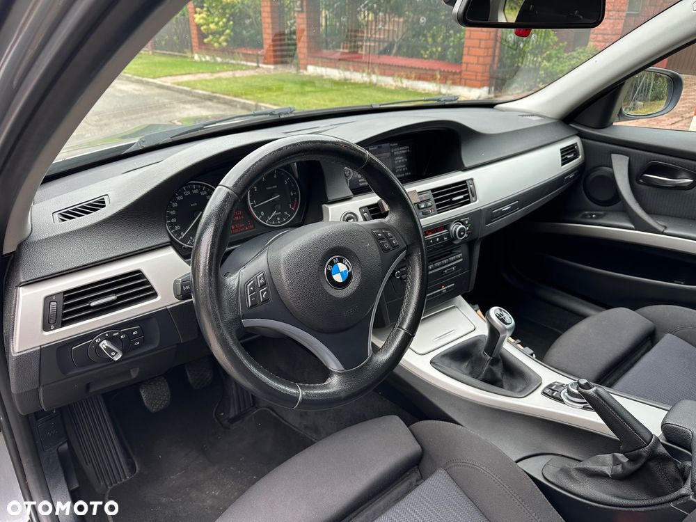BMW Seria 3 318i - 29