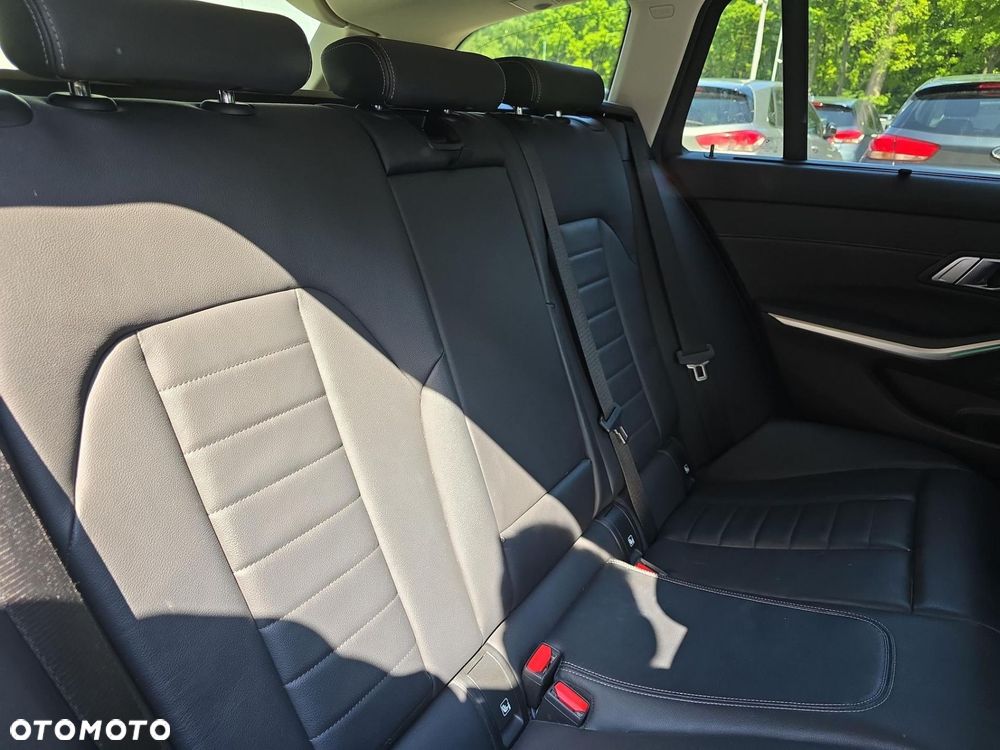 BMW Seria 3 320d Luxury Line sport - 11