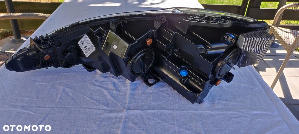 Lampa prawy przód Chrysler Pacifica Hybrid 2017 Lekko Uszkodzona - 12