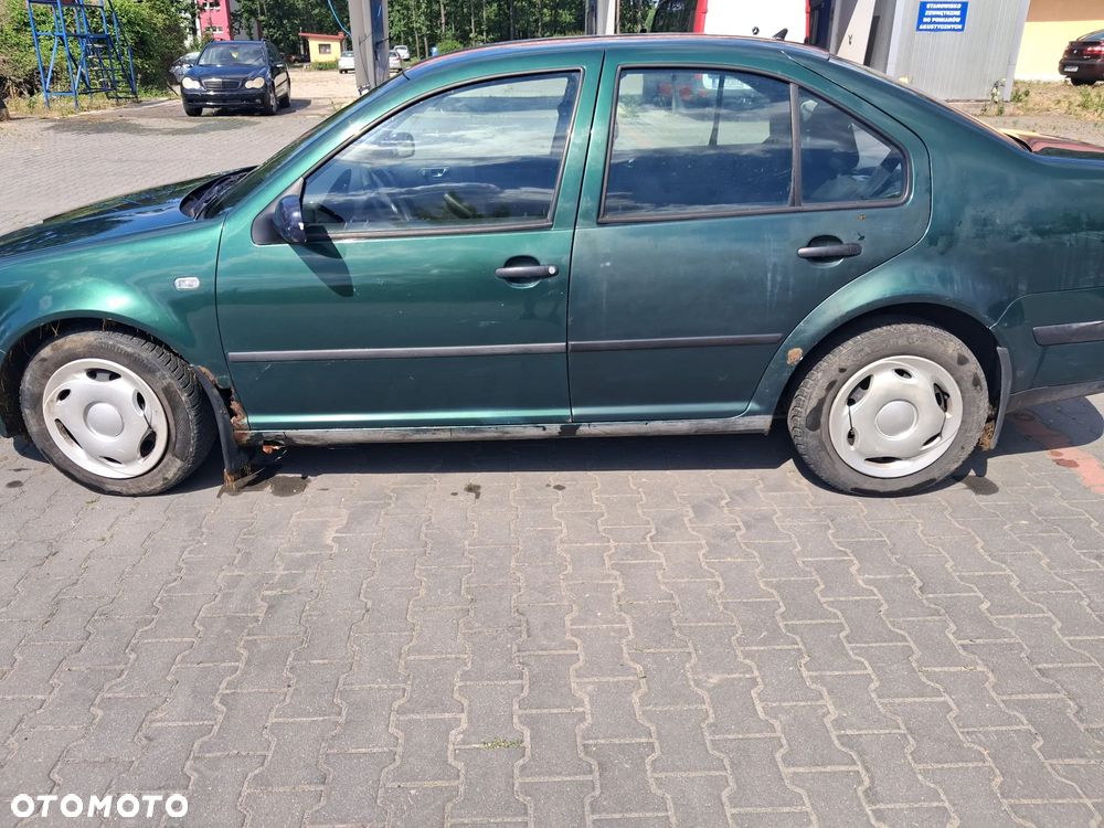 Volkswagen Bora Golf IV 4silnik 1.4 16v 55 Kw 75 KM skrzynia biegów DUU DLP DUW DUS drzwi maska zderzak klapa LC6M lampa grill atrapa lusterko panel sterownik moduł przewód wąż wiązka lewarek maglownica cewka kolektor tłumik wydech alternator rozrusznik fotel kierownica sterownik stacyjka belka sanki mcperson zwrotnica zacisk hamulcowy serwo pompa abs paliwa schowek szyba zamek czujnik sonda sprężarka klimatyzacji zbiorniczek podszybie wahacz zwrotnica NA CZĘŚCI - 4