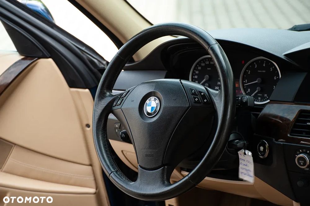 BMW Seria 5 530xi Touring - 30