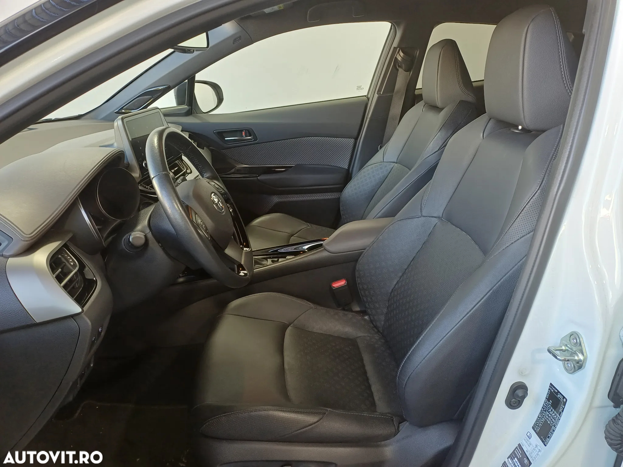 Toyota C-HR 2.0 HSD 184 CP 4x2 CVT Classy Bi-Tone - 5