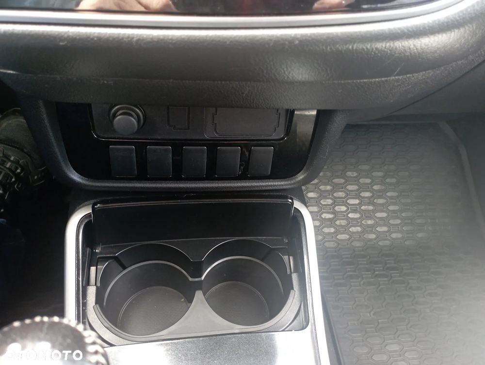 Mitsubishi Outlander 2.0 Invite + 2WD - 14