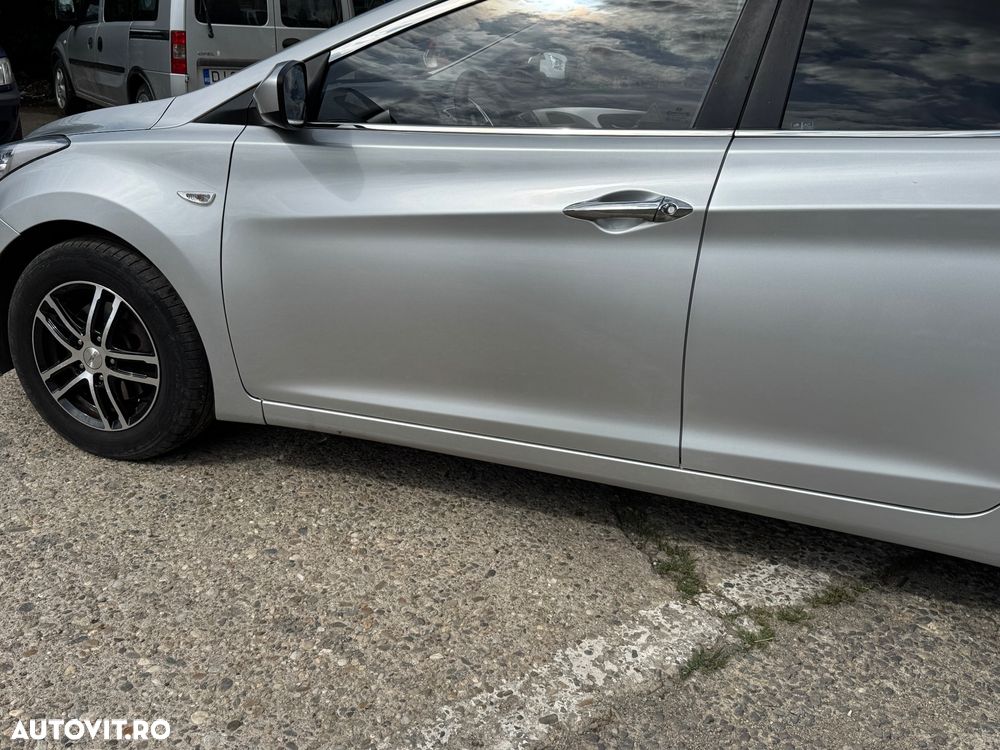 Hyundai Elantra 1.6 MPi Exclusive - 3