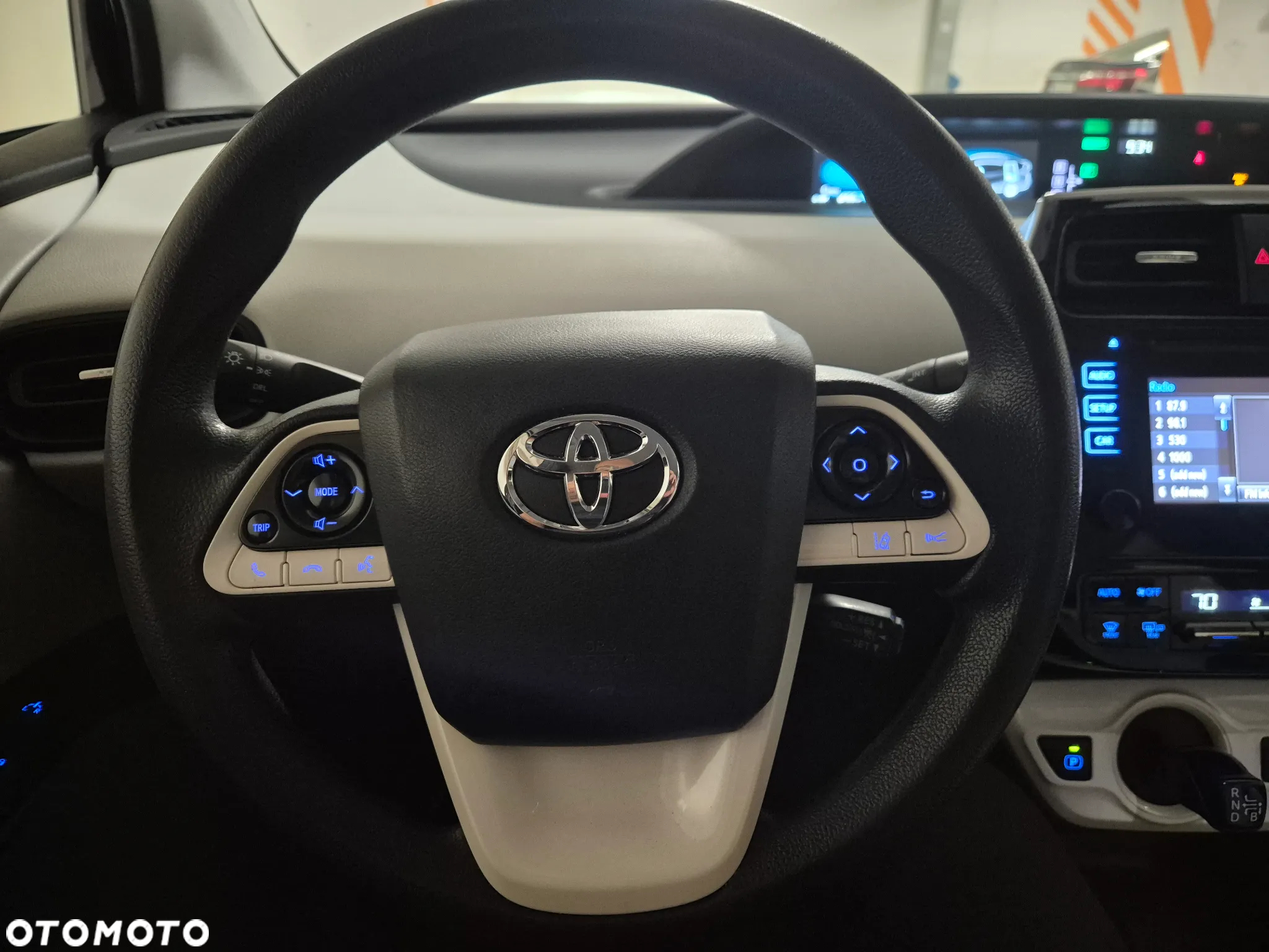 Toyota Prius (Hybrid) - 16
