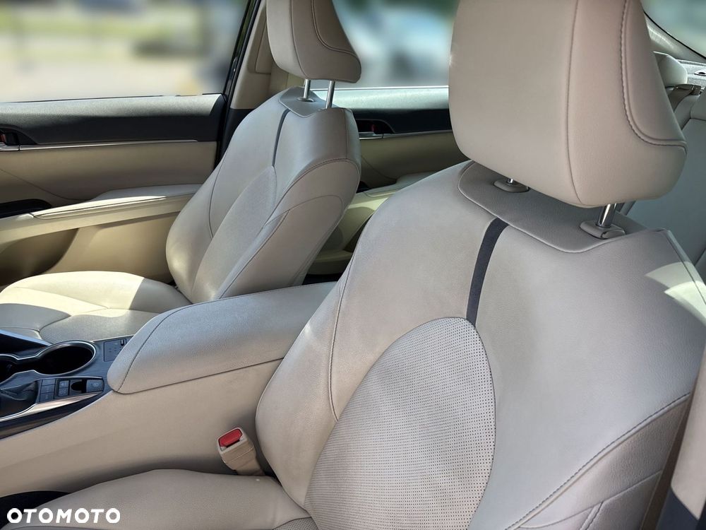 Toyota Camry 2.5 Hybrid Executive CVT - 11