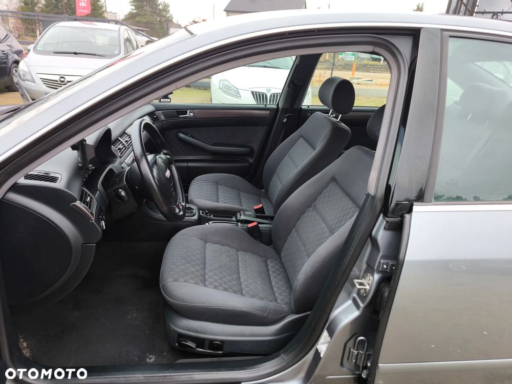 Audi A6 Limousine 2.5 TDI Quattro - 9