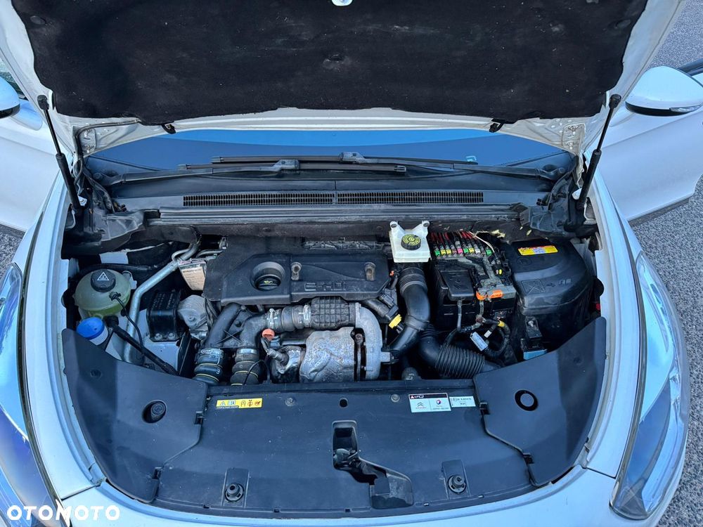 Citroën DS5 e-HDi 115 EGS6 Chic - 26