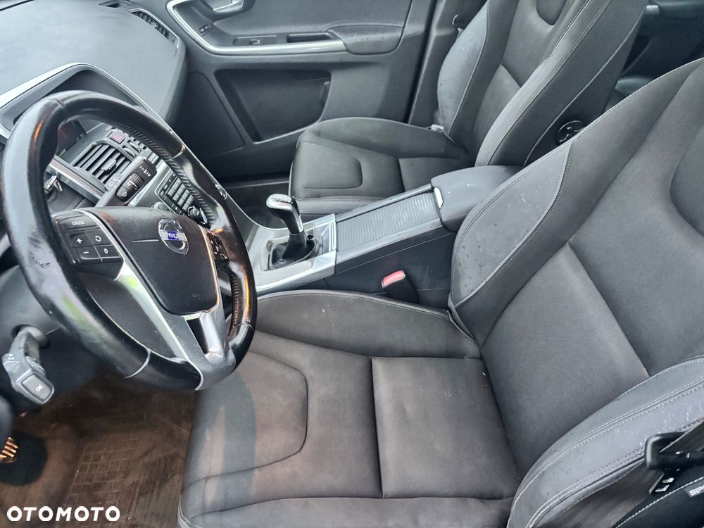 Volvo XC 60 D4 Momentum - 11