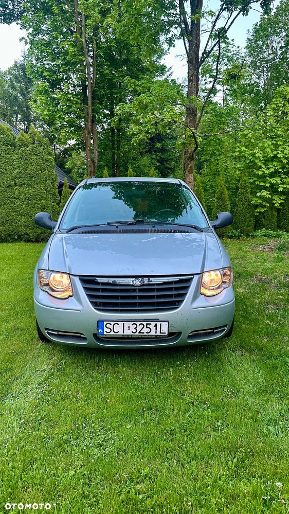 Chrysler Town & Country - 4
