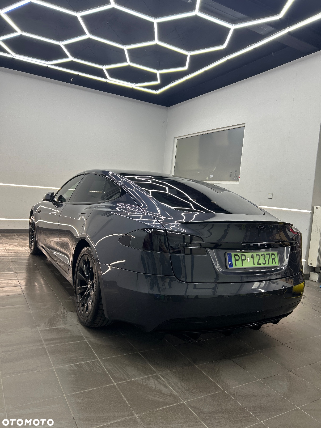 Tesla Model S - 5