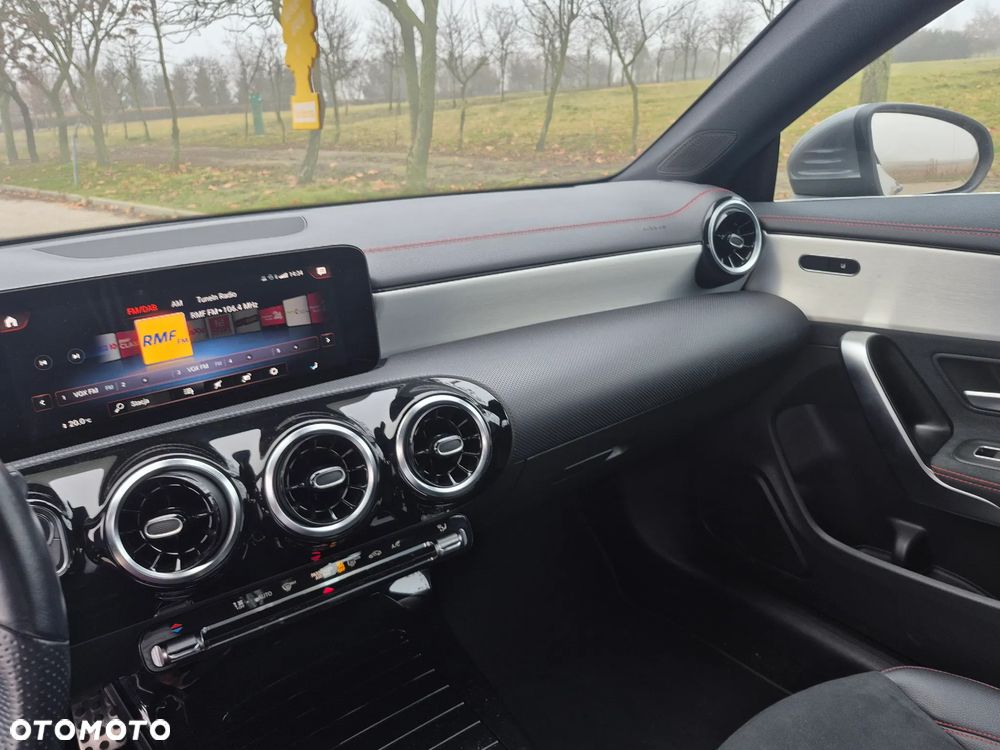 Mercedes-Benz CLA 200 AMG Line 7G-DCT - 17