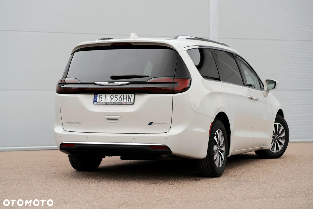 Chrysler Pacifica - 39