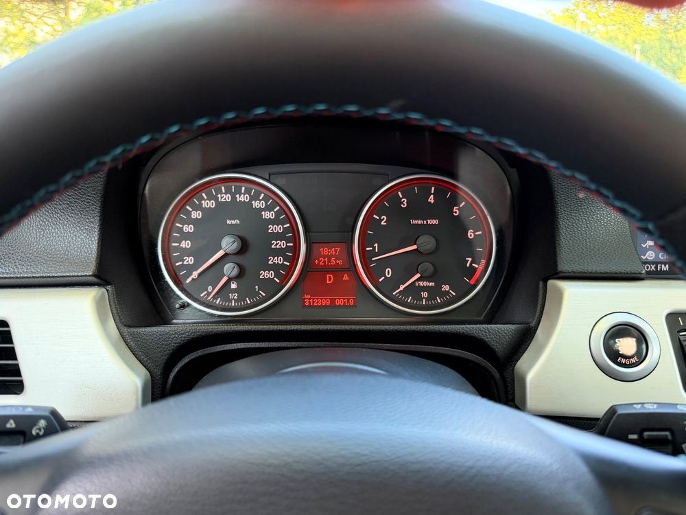BMW Seria 3 330i - 17