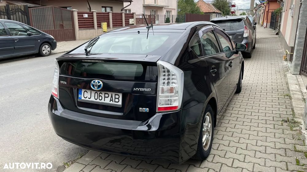 Toyota Prius (Hybrid) Luna - 2