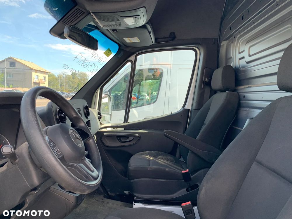 Mercedes-Benz Sprinter - 10