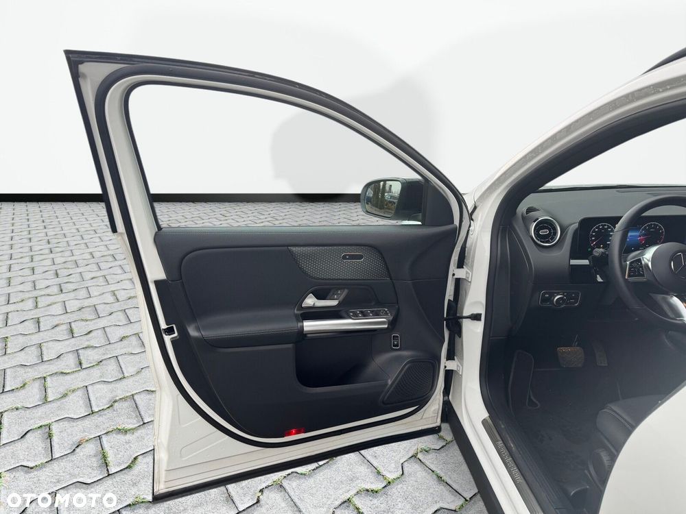 Mercedes-Benz GLA - 11