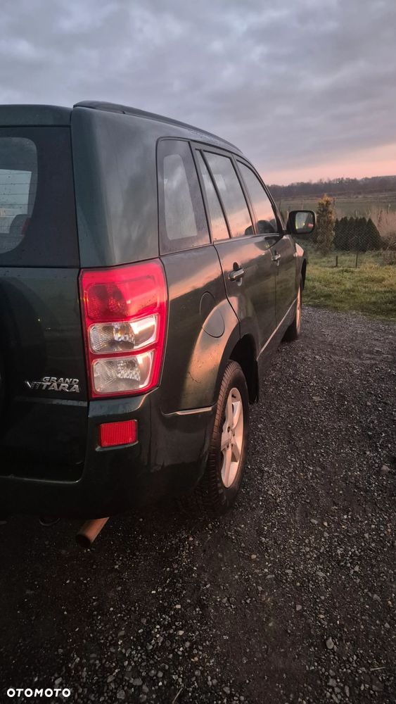 Suzuki Grand Vitara 2.0 Comfort + - 14