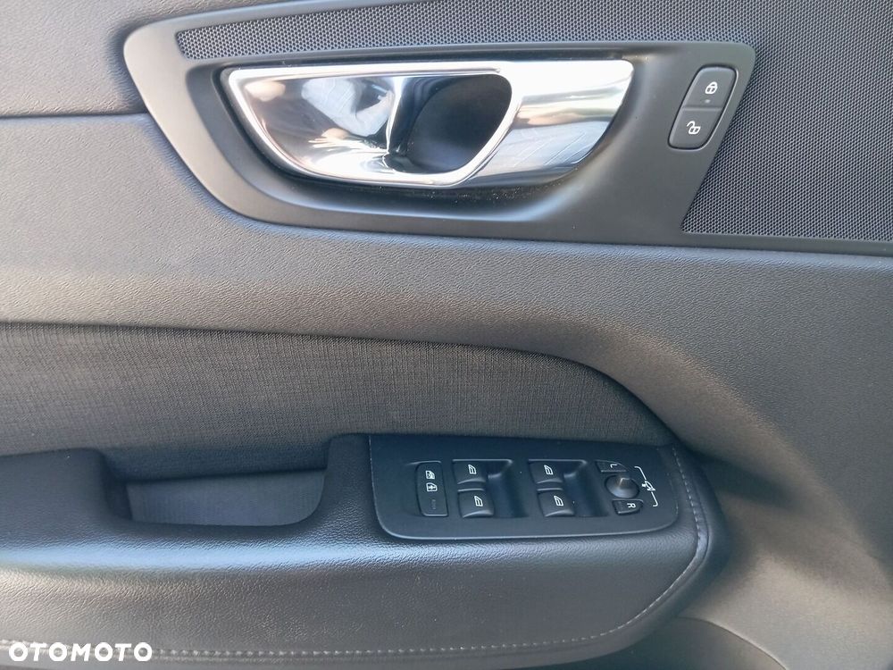 Volvo XC 60 D4 Momentum - 19