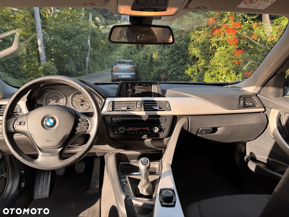 BMW Seria 3 318d - 15