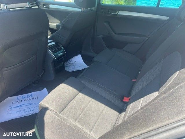 Skoda Superb 2.0 TDI DSG Ambition - 8