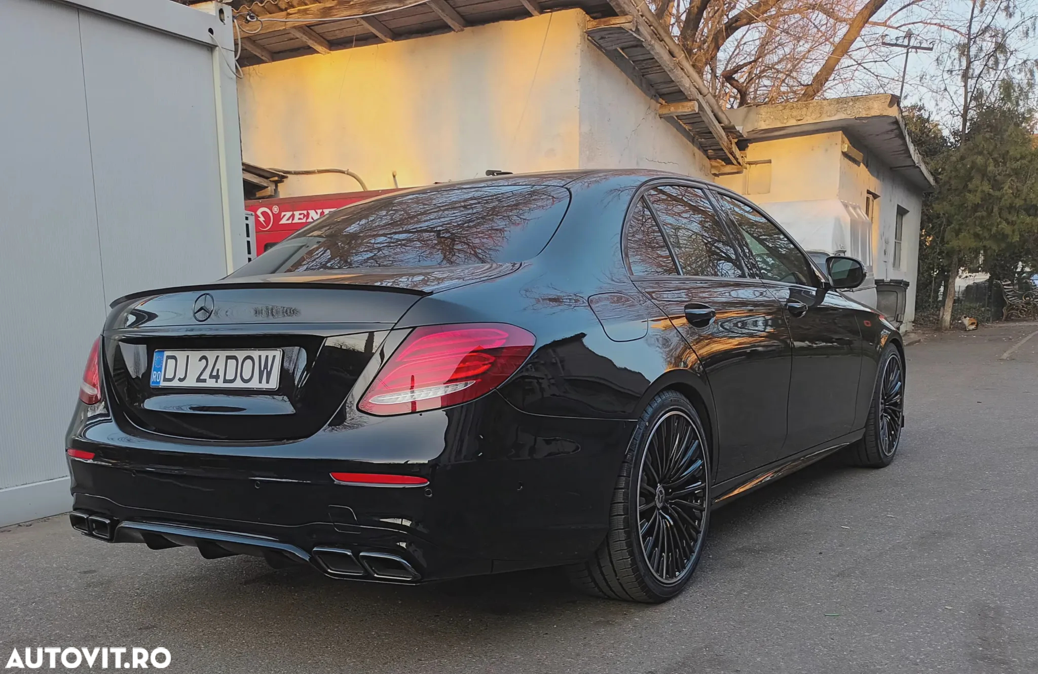 Mercedes-Benz E 220 d 9G-TRONIC AMG Line - 8