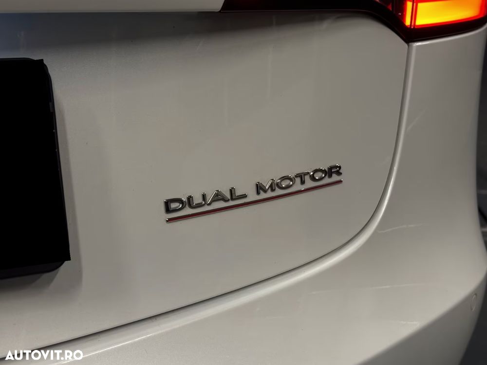 Tesla Model 3 - 4