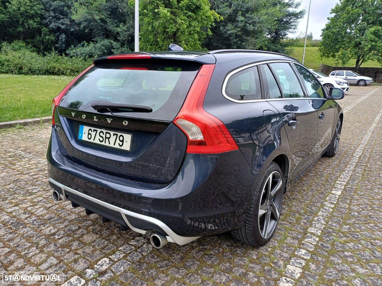 Volvo V60 1.6 D2 R-Design Momentum - 3