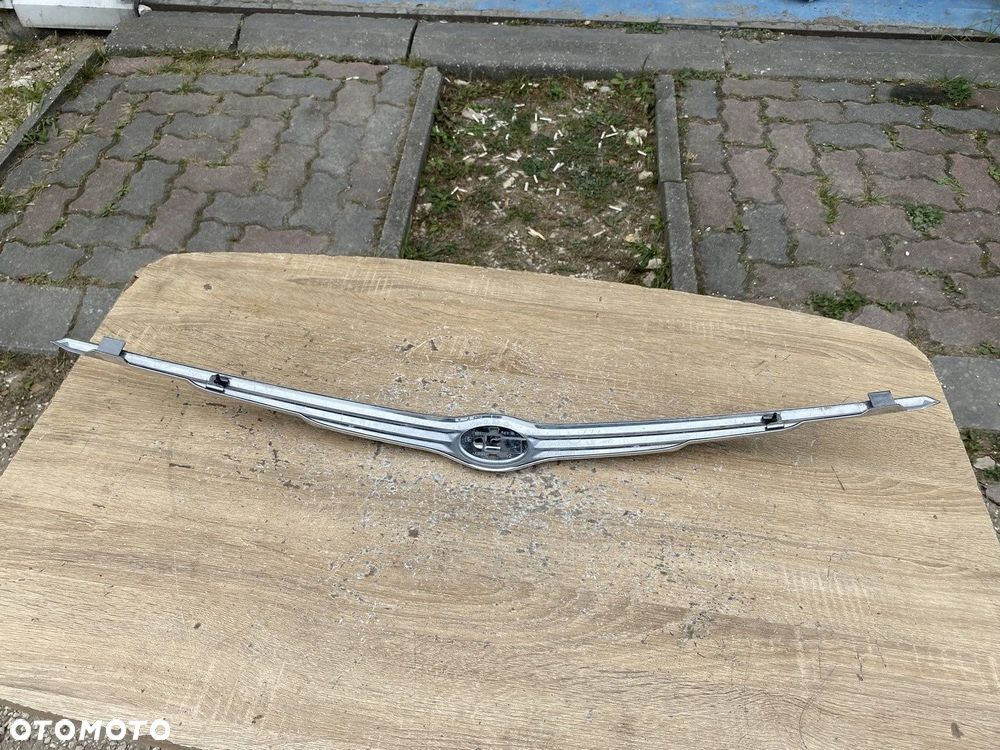 ZNACZEK LOGO CHRYSLER VOYAGER 08-10 55370000AA - 2