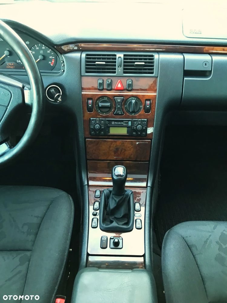 Mercedes-Benz Klasa E - 30